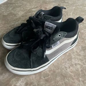 ✨ Youth Size 1 Vans Sneakers ✨
